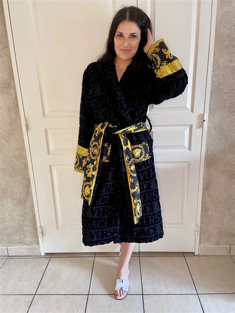 versace robe m vs l|Versace Bathrobe! EVERYTHING YOU NEED TO KNOW!!!! Pet .